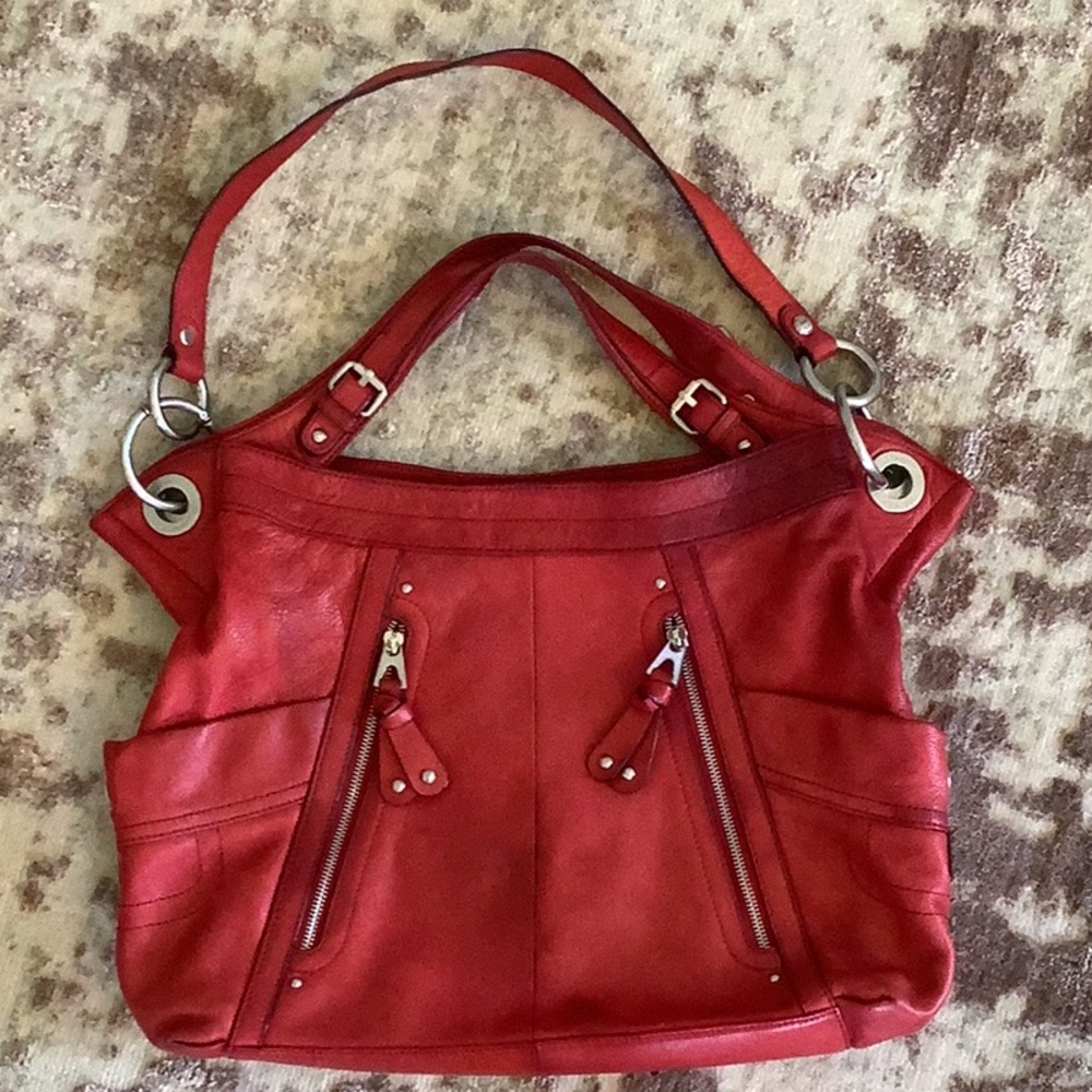 Makowsky purse , good condition soft supple leather. Small stain.